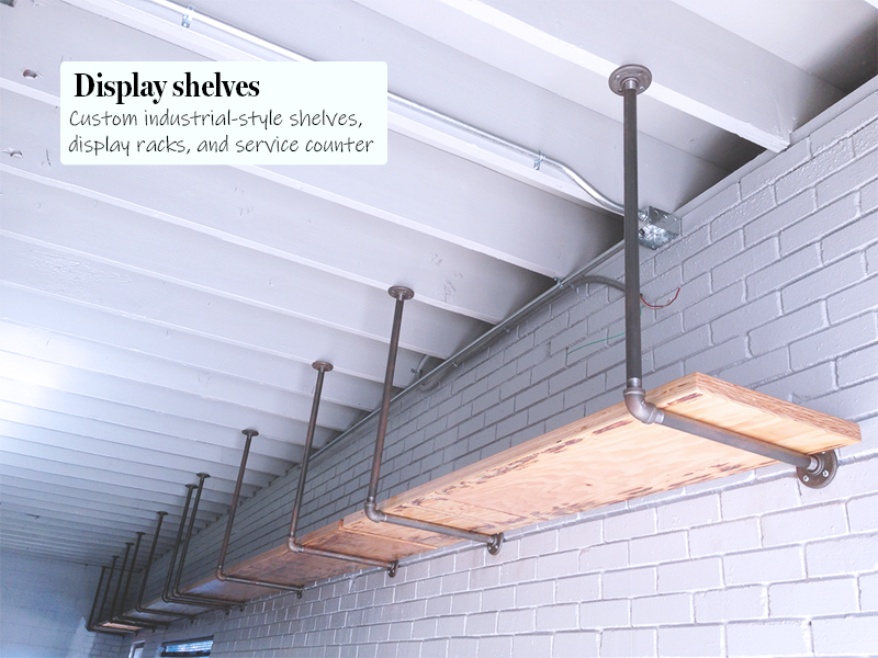 Urban Moto wall and ceiling shelf
